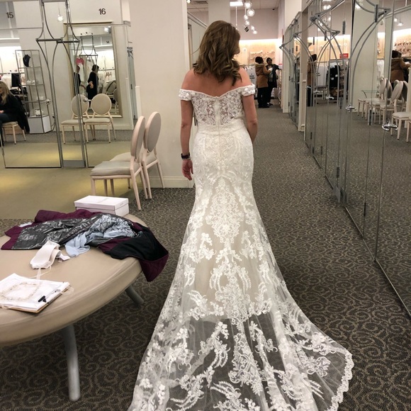 Wedding dress, designer Oleg Cassini - Picture 7 of 8